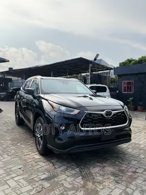 Toyota Highlander XLE AWD 2023 Black