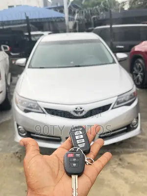 Toyota Camry SE 4dr Sedan (2.5L 4cyl 6A) 2012 Silver