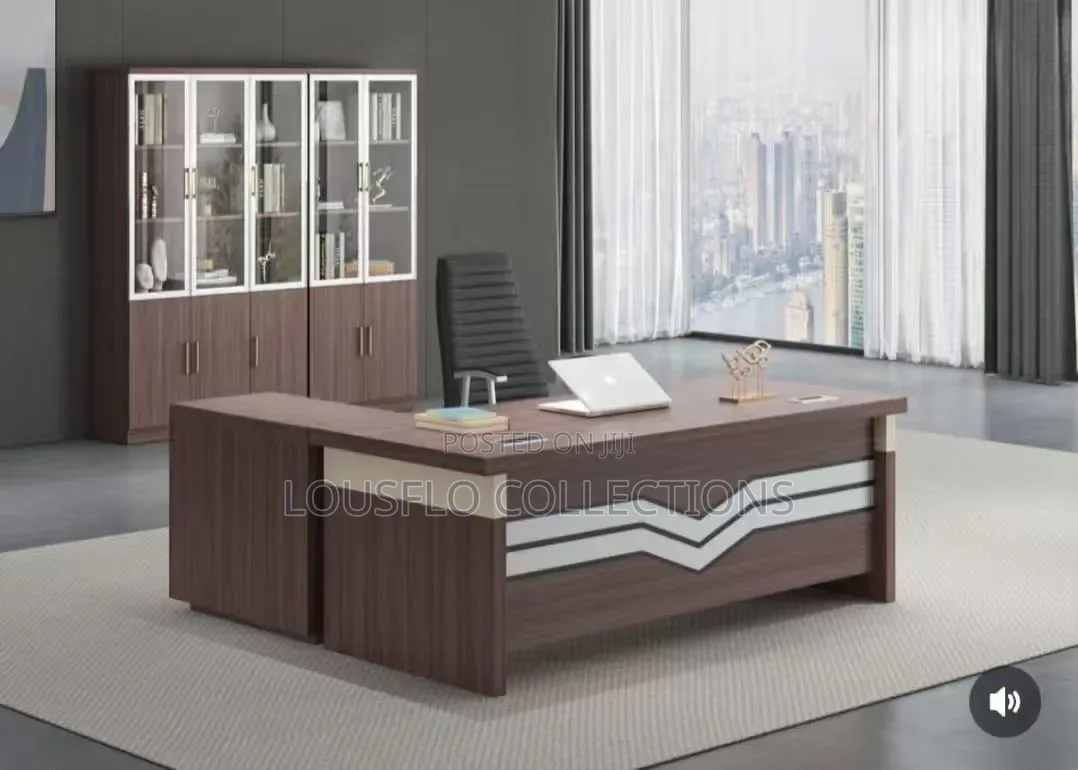 Quality Executive Director Office Table With Extension