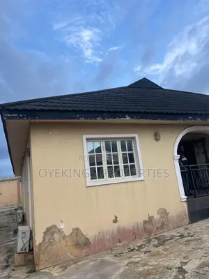 4bdrm Bungalow in Golden Palace, Oluyole for sale