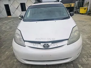Toyota Sienna 2006 White