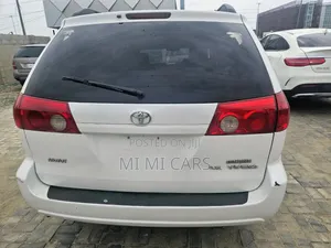 Toyota Sienna 2006 White