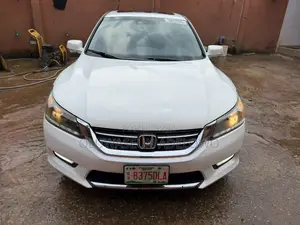 Honda Accord Touring 4dr Sedan FWD (3.5L 6cyl 6A) 2013 White