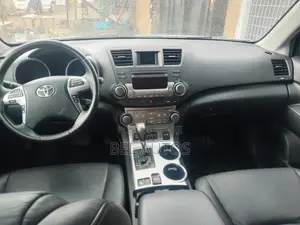 Toyota Highlander 2012 Silver