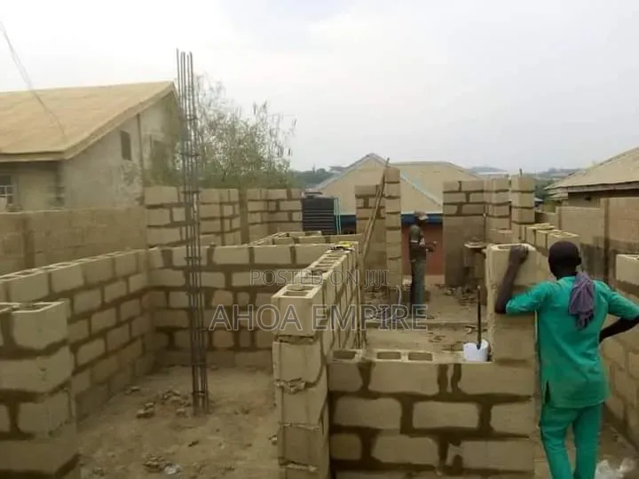 Professional Bricklayer/House Builder