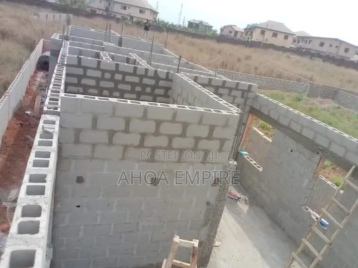 Professional Bricklayer/House Builder