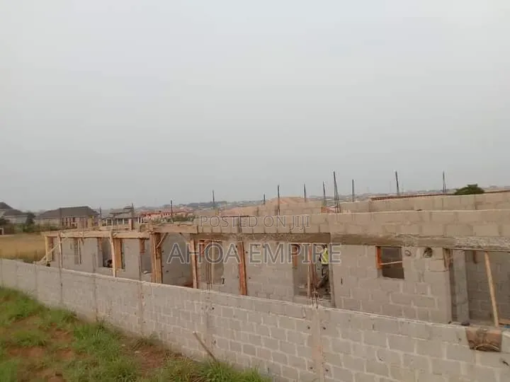 Professional Bricklayer/House Builder