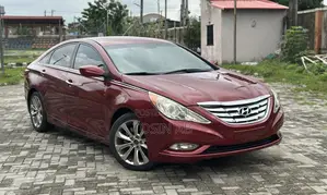 Hyundai Sonata Limited Sedan FWD (2.4L 4cyl 6A) 2012 Red