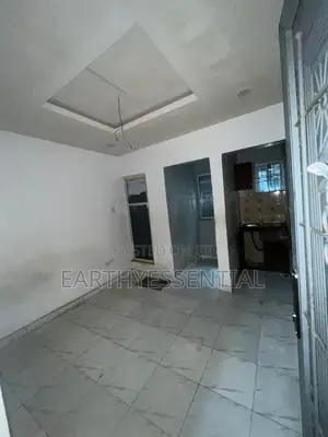 1bdrm Apartment in Shomolu for rent