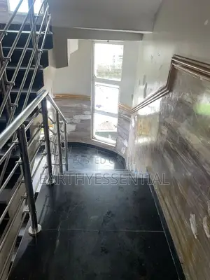 3bdrm Apartment in Western Avenue for rent