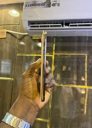 Apple iPhone 11 Pro Max 64 GB Gold
