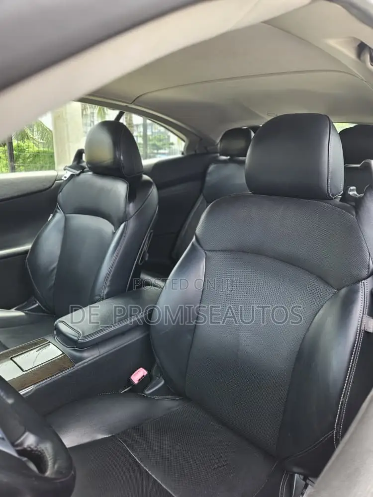 Lexus IS 2010 Red