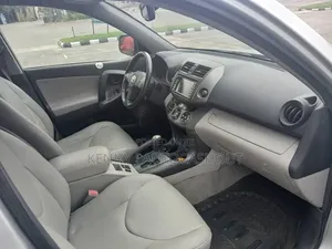 Toyota RAV4 2011 Silver
