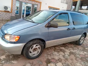 Toyota Sienna XLE & 1 hatch 2000 Blue