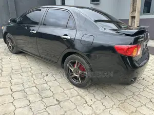 Toyota Corolla LE 4dr Sedan (1.8L 4cyl 4A) 2010 Black