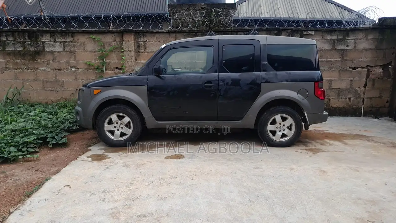 Honda Element 2004 Black