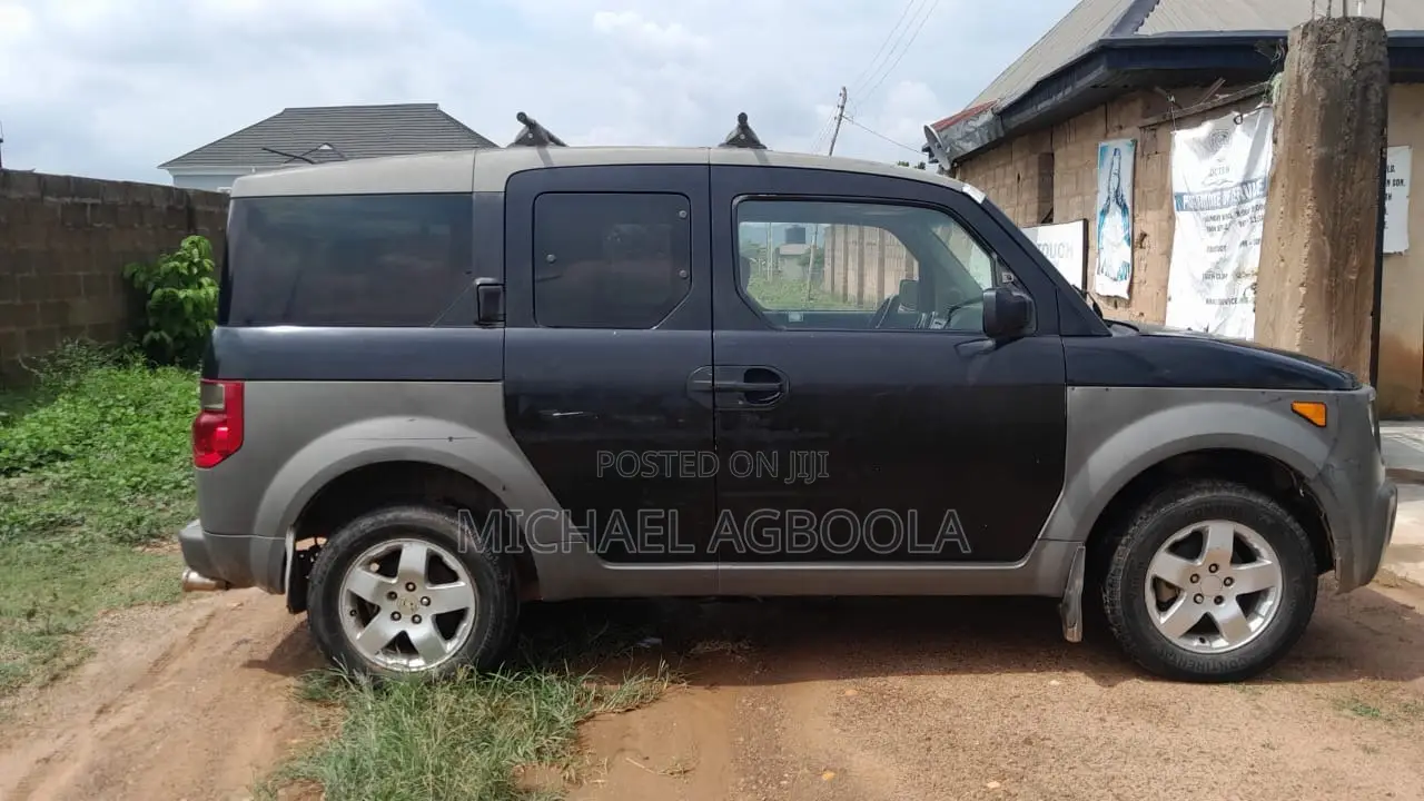 Honda Element 2004 Black
