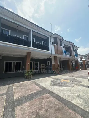 Mini Flat in Chevron for rent