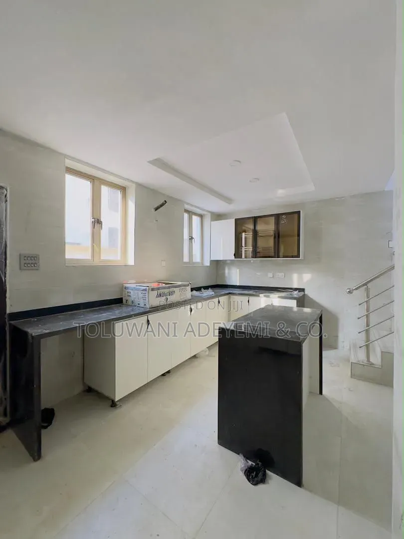 5 Bedroom Detached Duplex With Bq