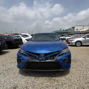 Toyota Camry SE (2.5L 4cyl 8A) 2019 Blue