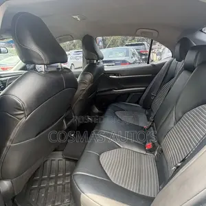 Toyota Camry SE (2.5L 4cyl 8A) 2019 Blue