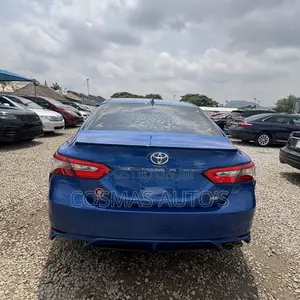 Toyota Camry SE (2.5L 4cyl 8A) 2019 Blue