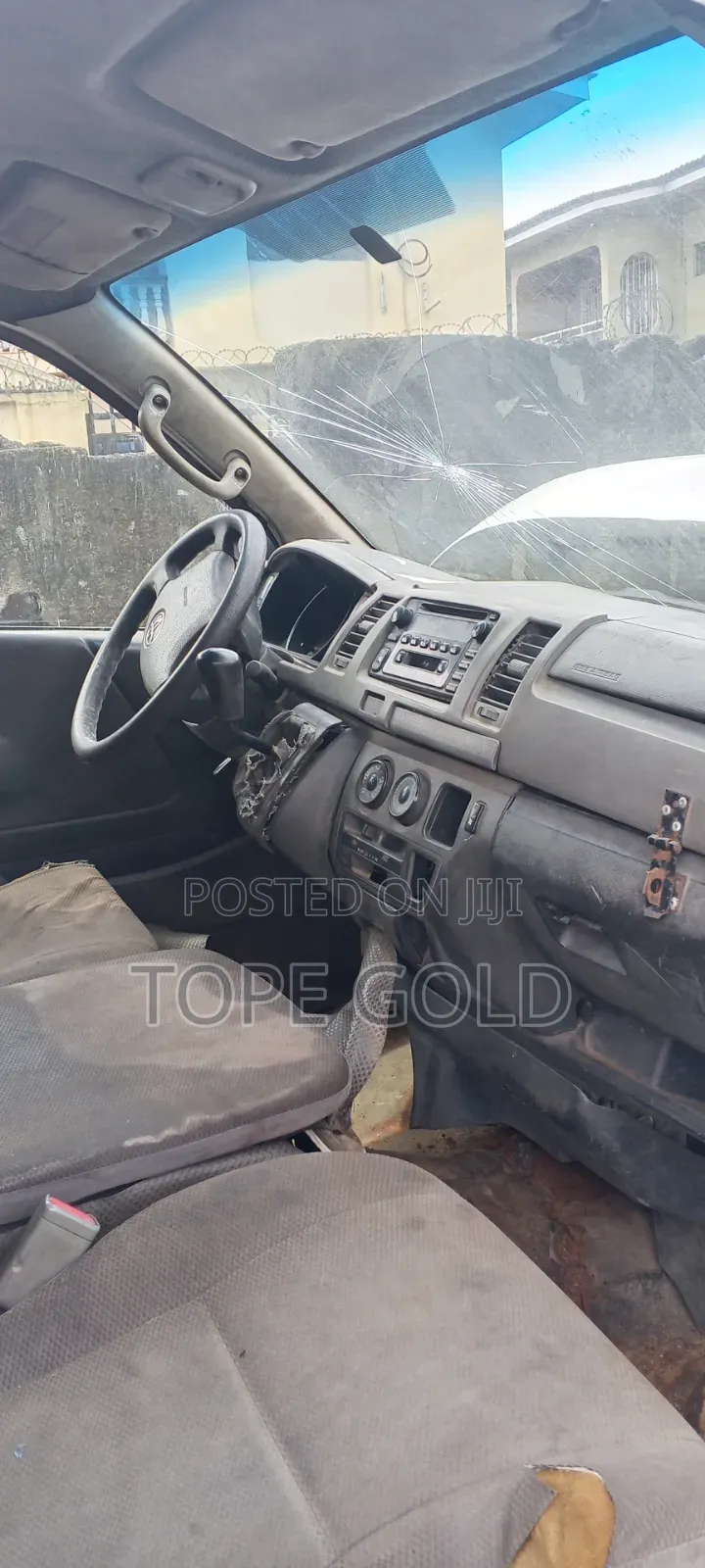 Toyota HiAce 2002 White