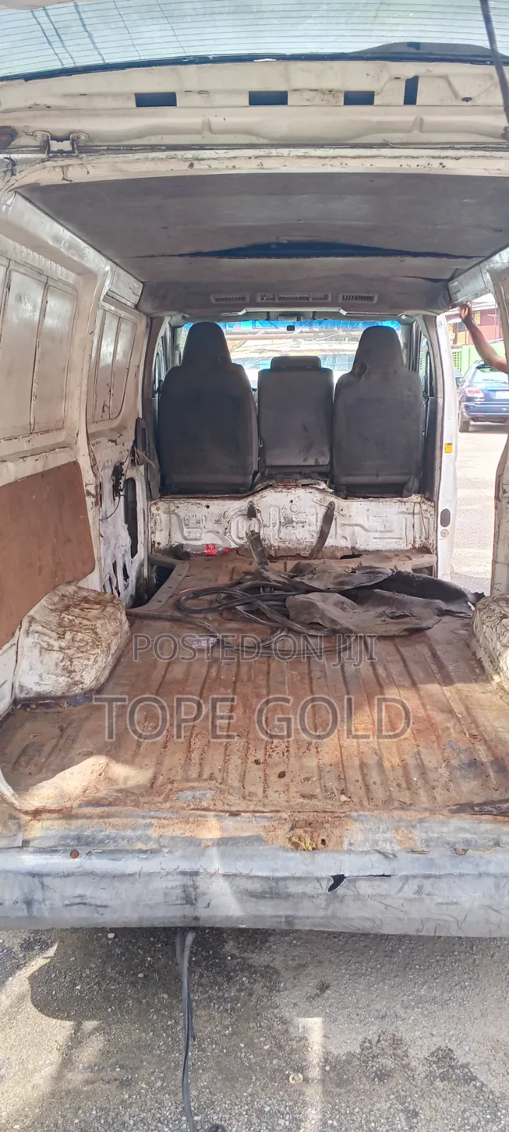 Toyota HiAce 2002 White
