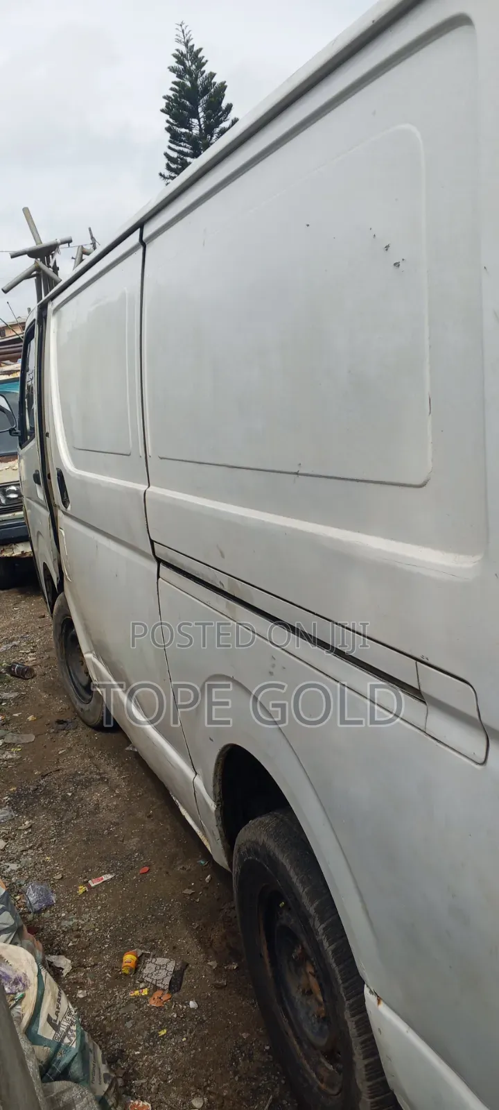 Toyota HiAce 2002 White