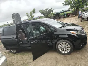 Toyota Sienna 2015 Black
