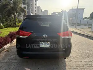 Toyota Sienna LE 8 Passenger 2011 Blue