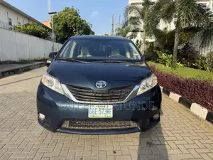 Toyota Sienna LE 8 Passenger 2011 Blue