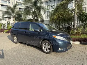 Toyota Sienna LE 8 Passenger 2011 Blue