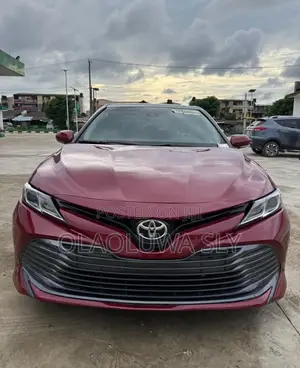 Toyota Camry XLE FWD (2.5L 4cyl 8AM) 2018 Red