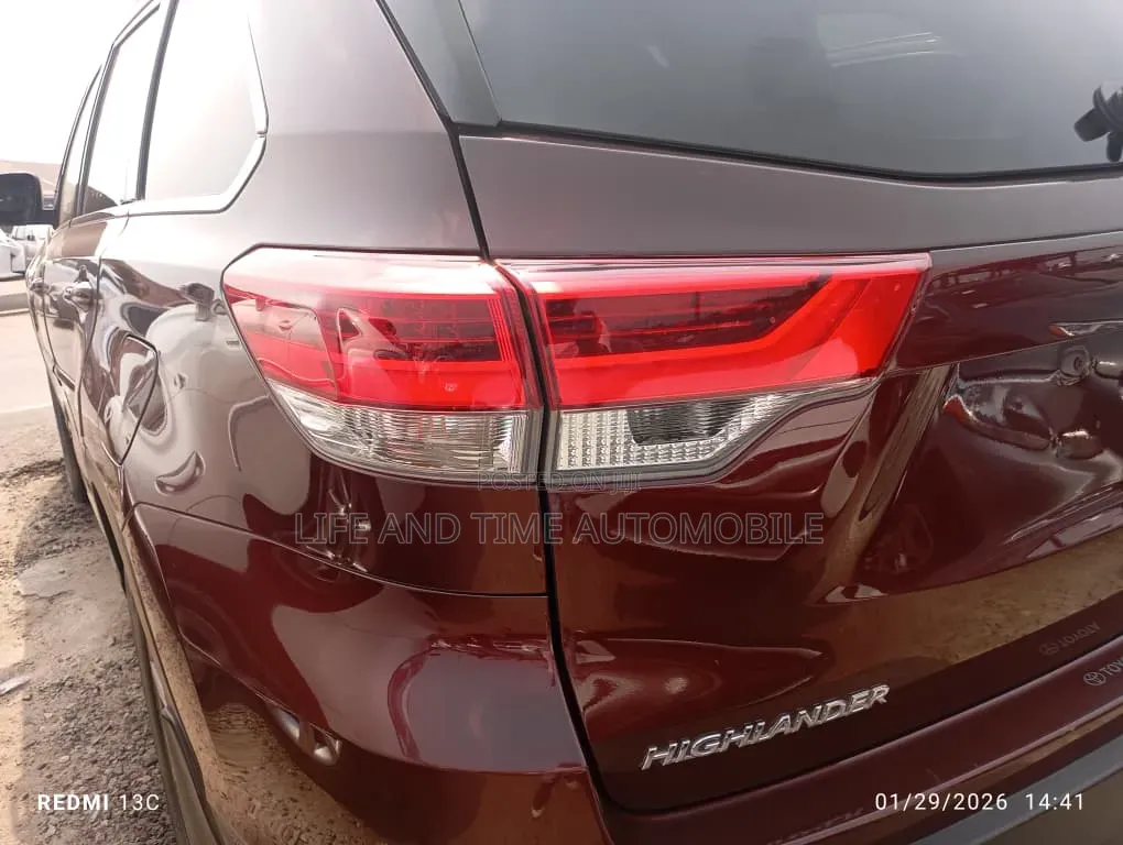 Toyota Highlander SE 2019 Maroon