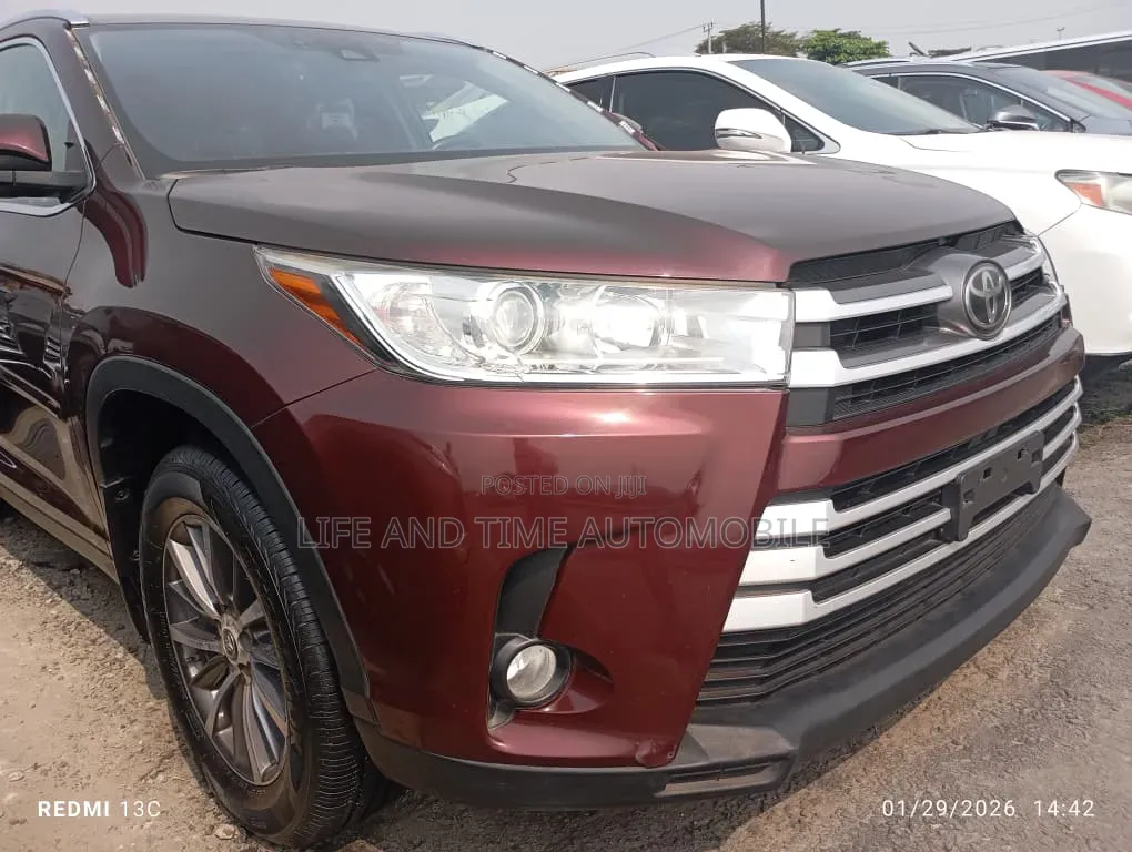 Toyota Highlander SE 2019 Maroon