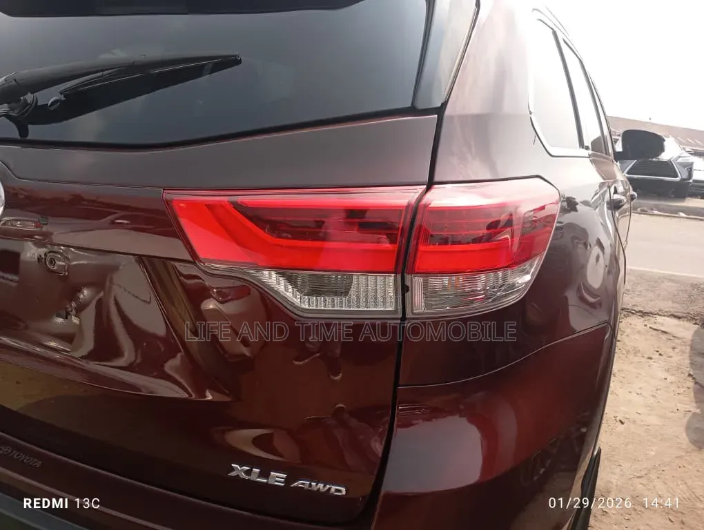 Toyota Highlander SE 2019 Maroon