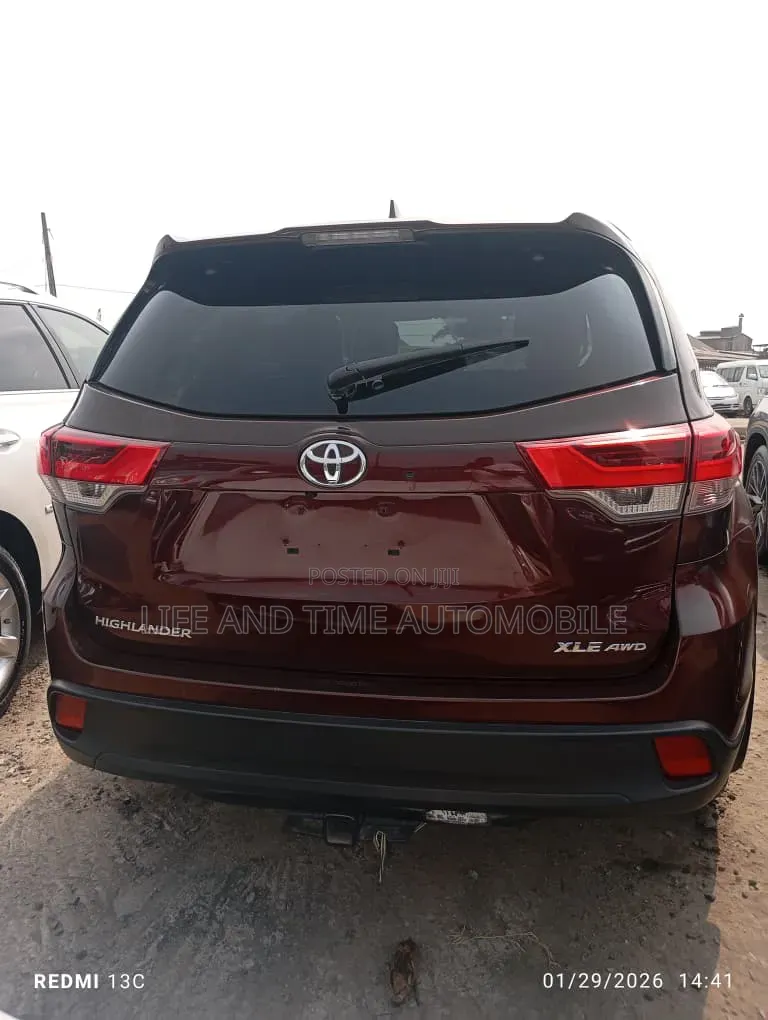 Toyota Highlander SE 2019 Maroon