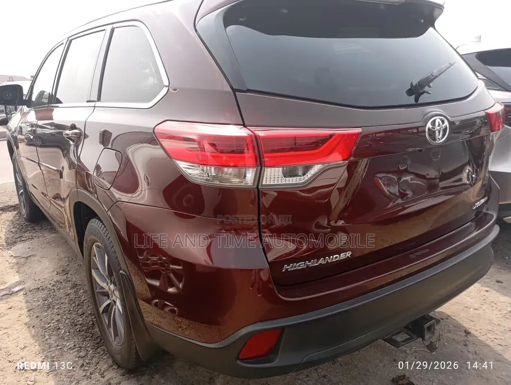 Toyota Highlander SE 2019 Maroon