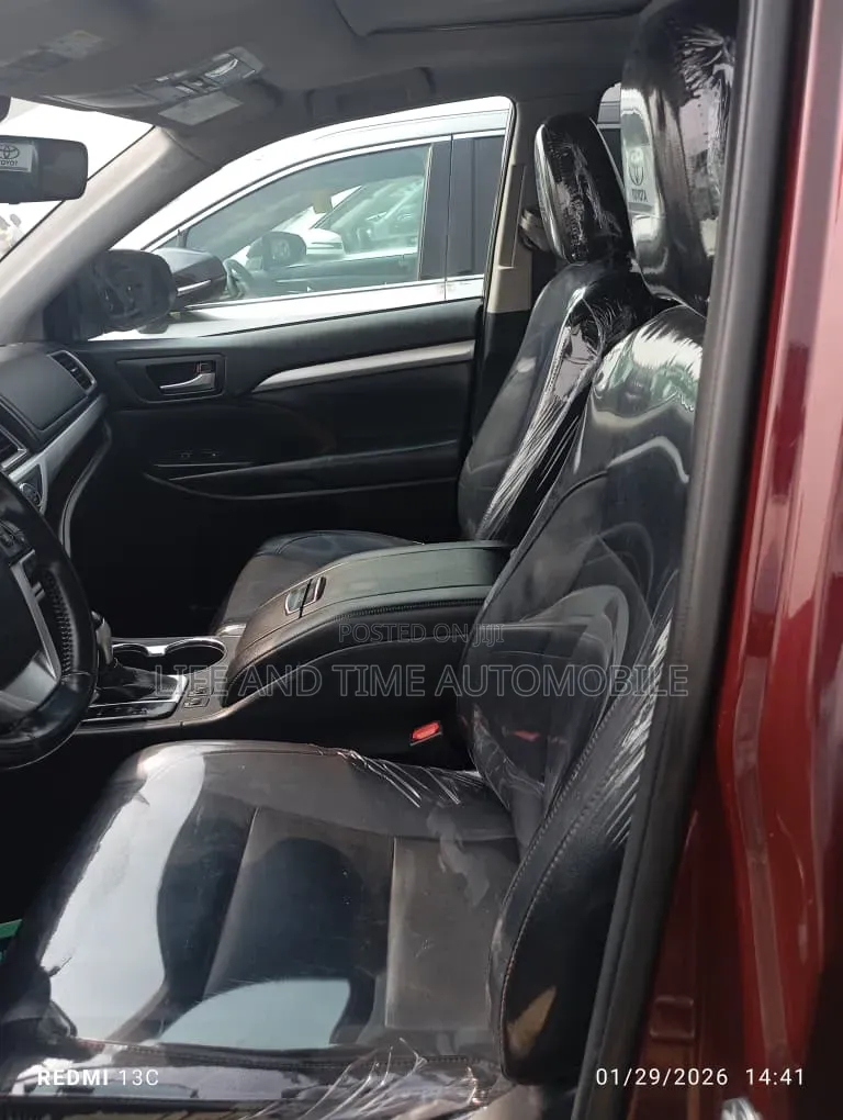 Toyota Highlander SE 2019 Maroon