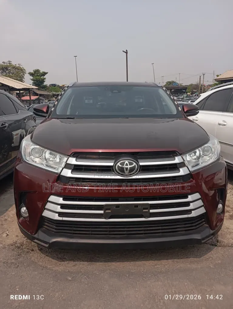 Toyota Highlander SE 2019 Maroon