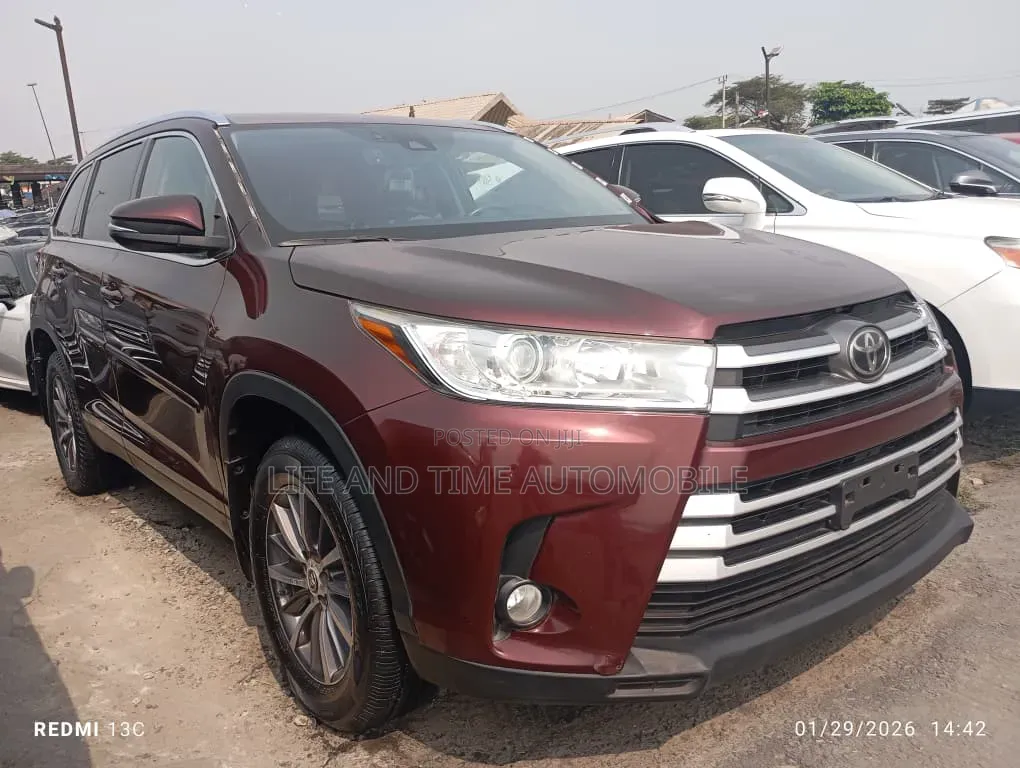 Toyota Highlander SE 2019 Maroon
