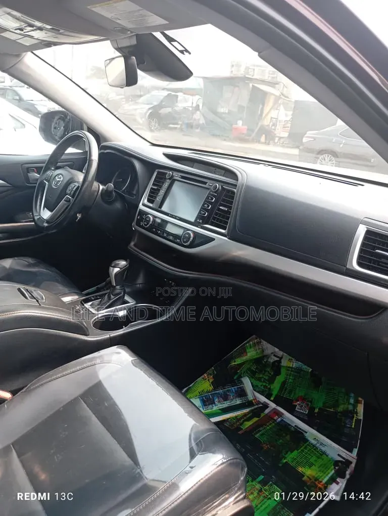 Toyota Highlander SE 2019 Maroon
