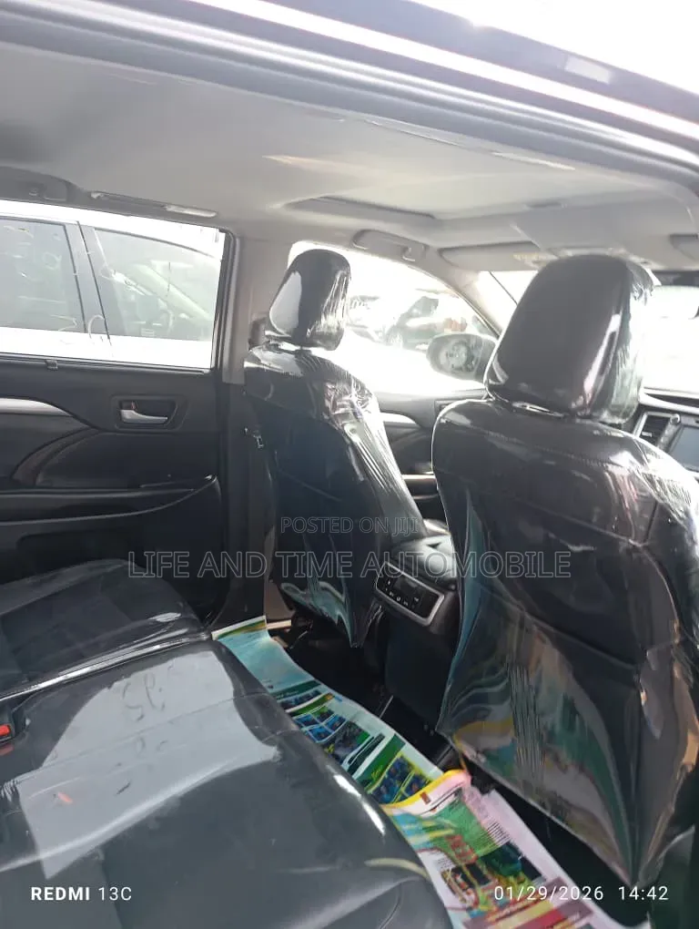Toyota Highlander SE 2019 Maroon