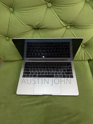 Laptop Apple MacBook Pro 2017 8GB Intel Core i5 SSD 512GB