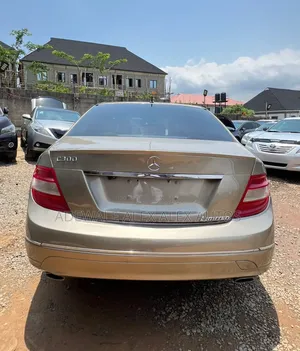 Mercedes-Benz C300 2009 Gold