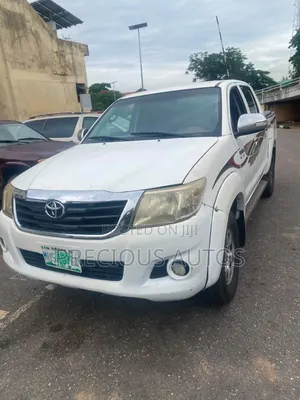 Toyota Hilux 2012 White