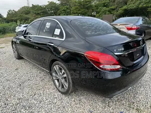 Mercedes-Benz C300 Luxury Sedan RWD (2.0L 4cyl 7A) 2016 Black