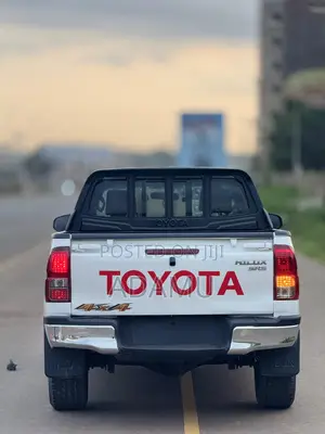 Toyota Hilux 2020 White