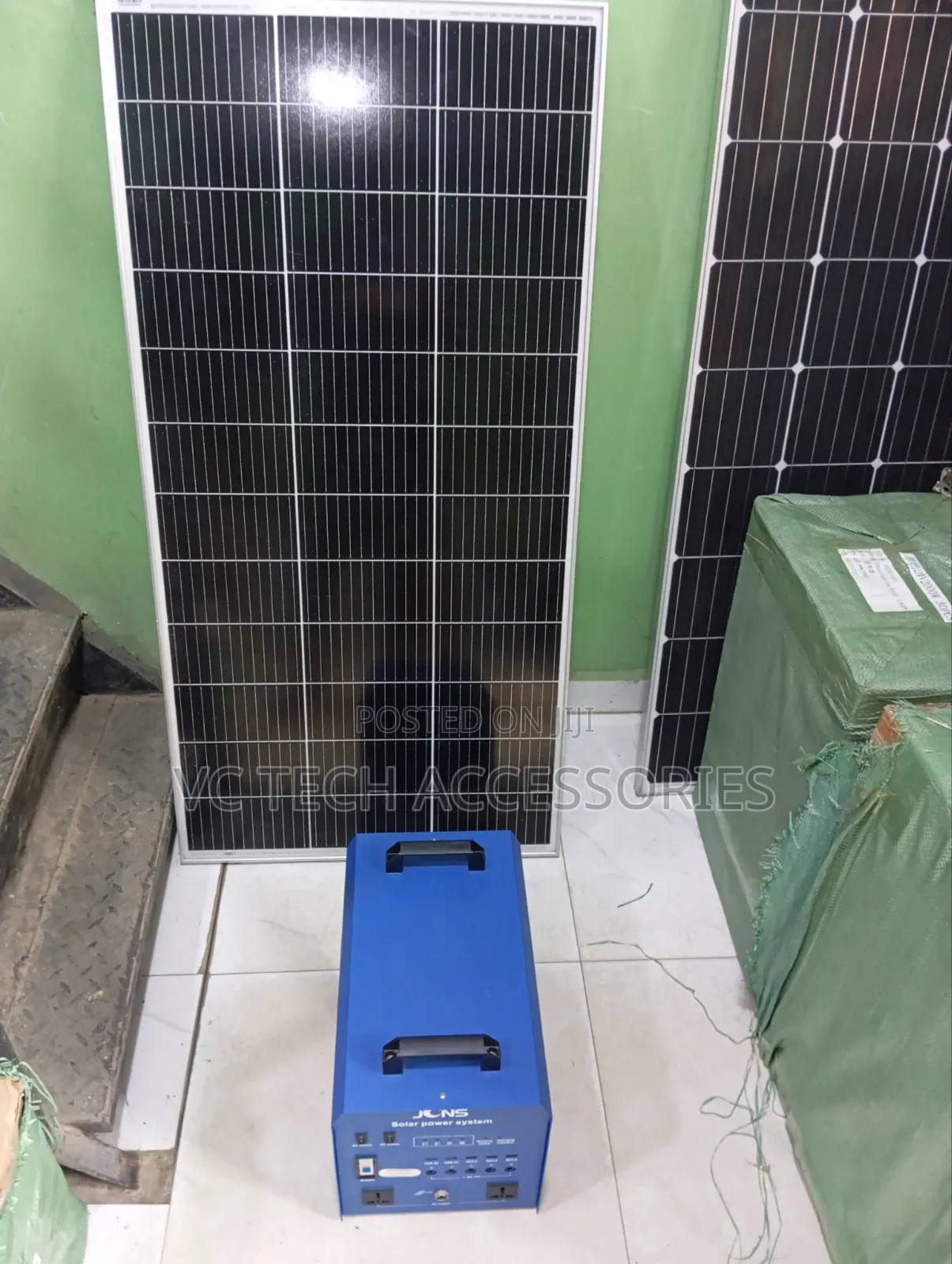 JCNS 1800w Solar Generator With Panel